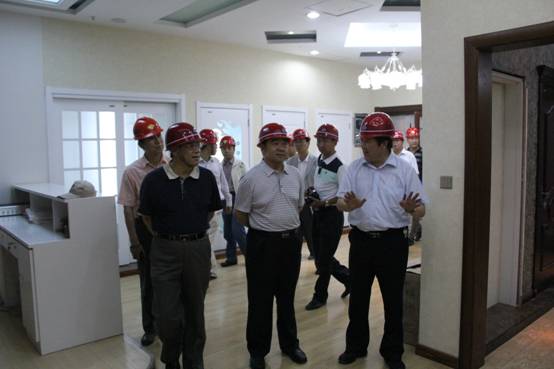 青海省經(jīng)濟委員會黨組書記、主任，省國資委  黨委副書記、副主任吳海昆實地考察物產(chǎn)集團重點項目