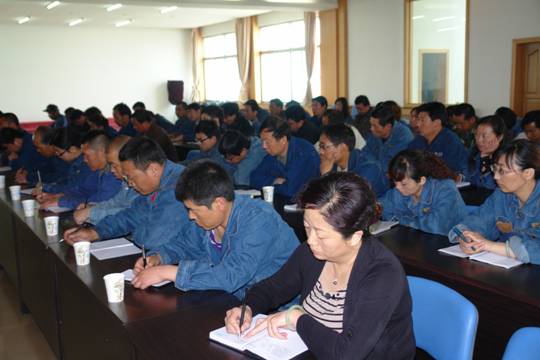 青海物產(chǎn)工業(yè)投資有限公司、青海長春炭素有限公司召開貫徹省第十二次黨代會精神學(xué)習(xí)傳