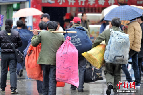 聚焦春節(jié)&ldquo;恐歸族&rdquo;：近鄉(xiāng)情怯，恐懼何來？(圖)